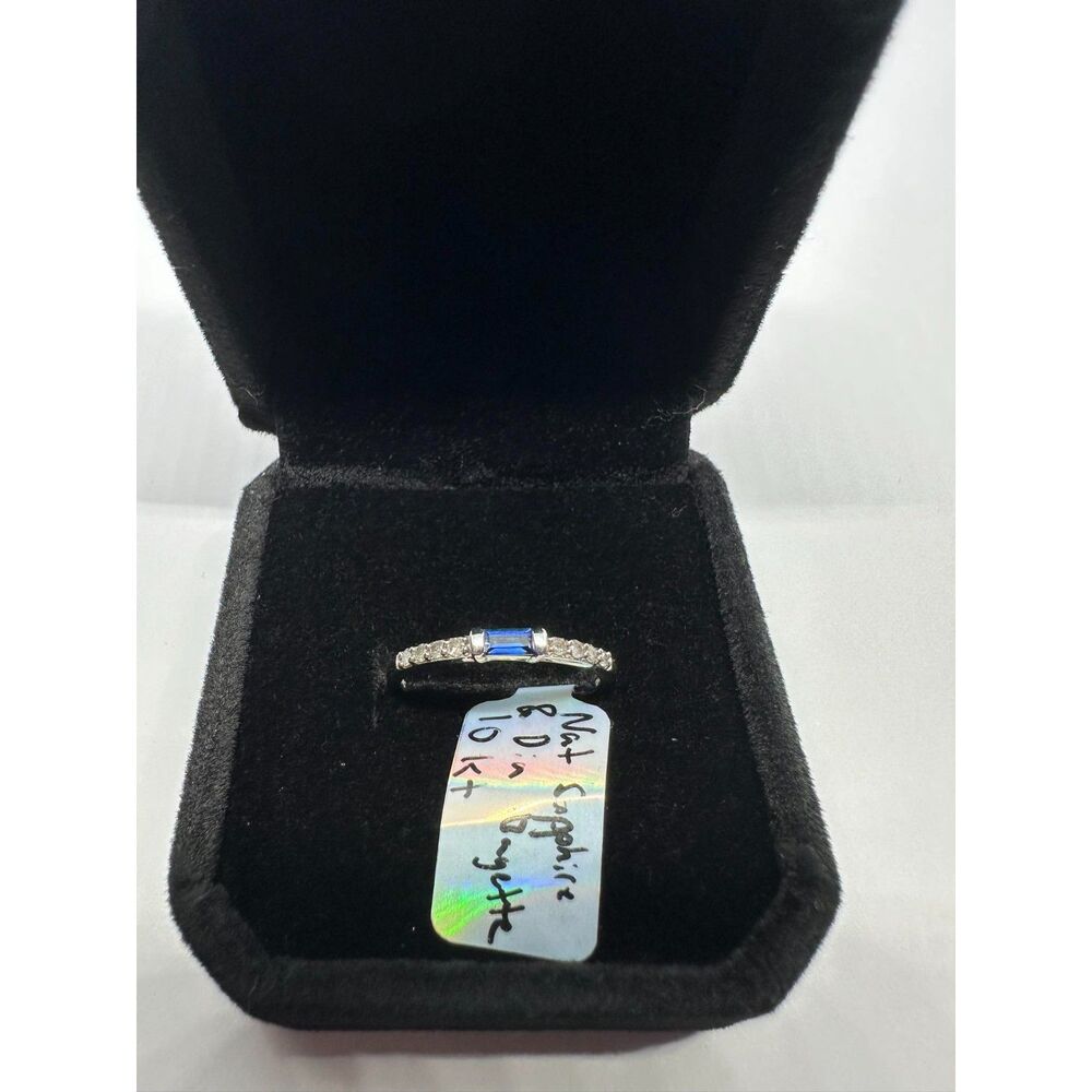 10 Kt Gold Ring with Natural Sapphire and Diamond